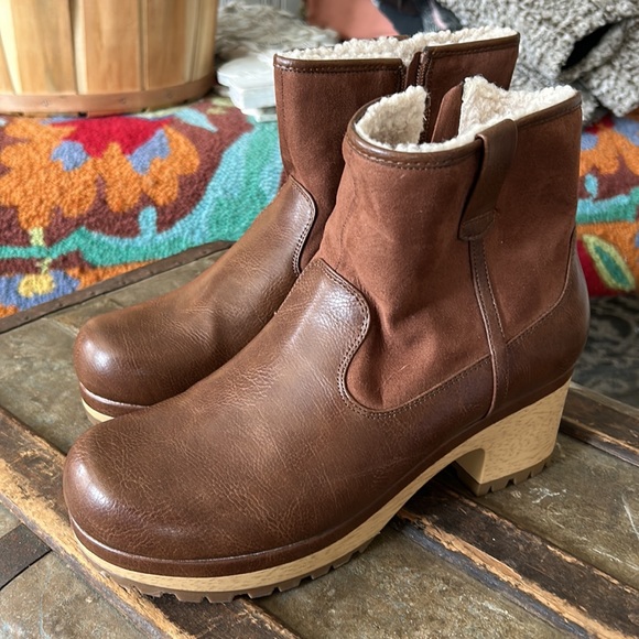 Soft leather boots with shearling cuff - Picture 2 of 4